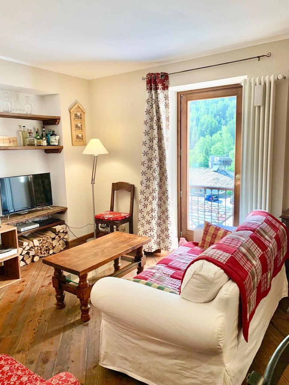 Maison Lalla Cir 0070 Pré-Saint-Didier المظهر الخارجي الصورة